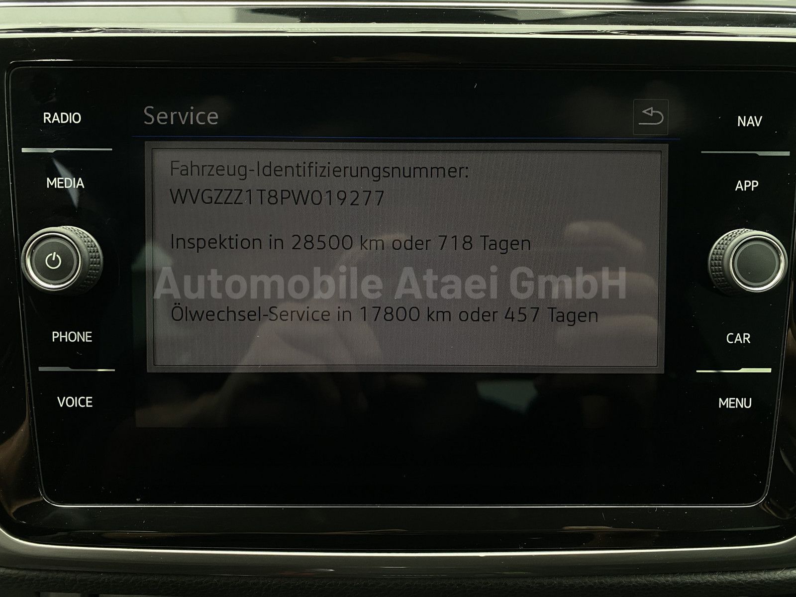 Fahrzeugabbildung Volkswagen Touran DSG *Taxi* 7-SITZE+NAVI+LEDER (9277)