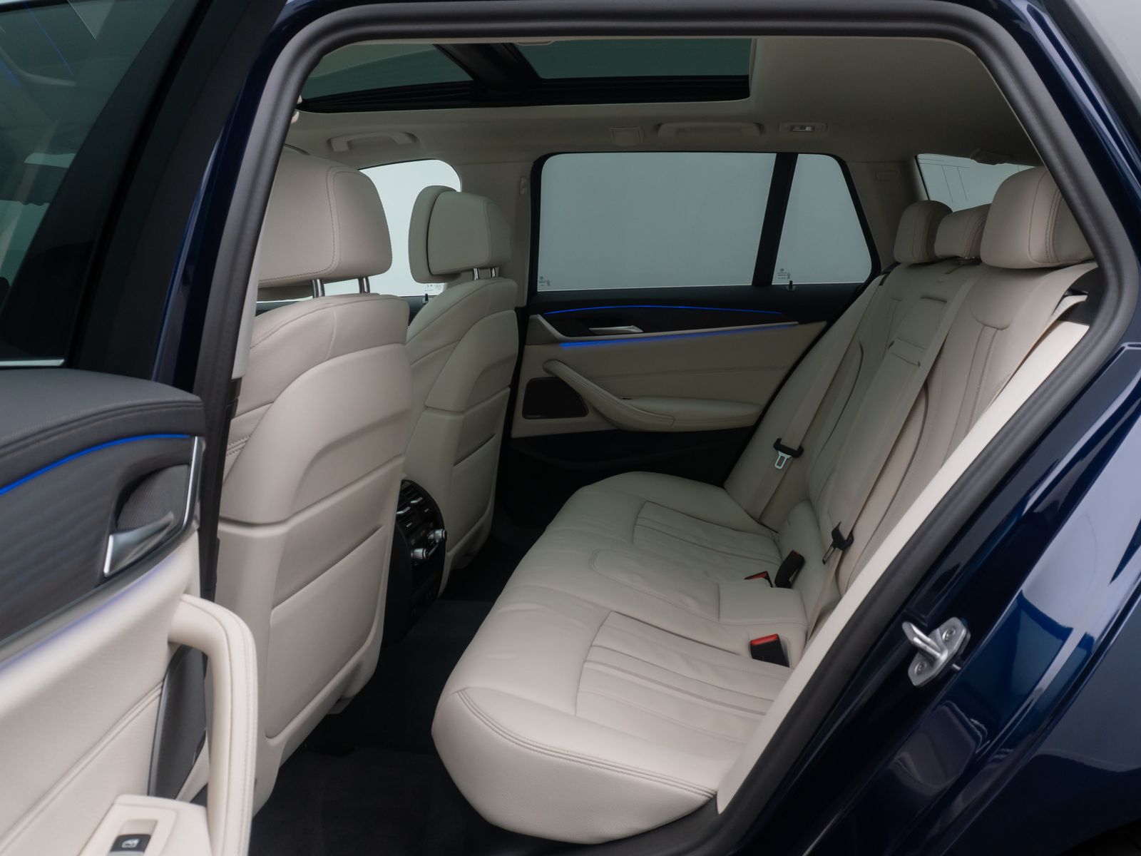 Fahrzeugabbildung BMW 530d xD Luxury Line ACC H/K AHK Panorama HUD 19"