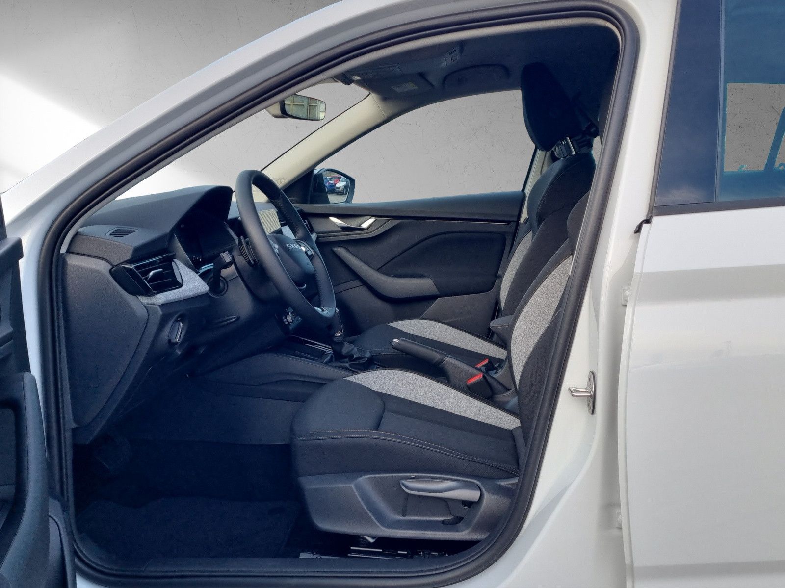 Fahrzeugabbildung SKODA Scala Tour 1,0 TSI DSG Black Image SipmlyClever