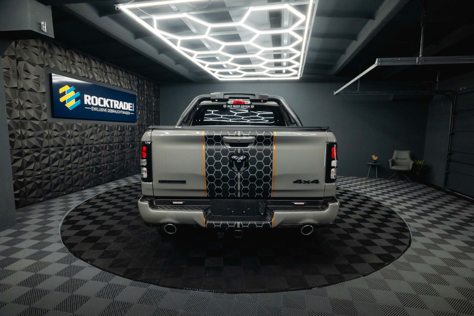 Fahrzeugabbildung Dodge RAM 5.7 V8 HEMI 4x4 OFFROAD Night PUNISHER 19%