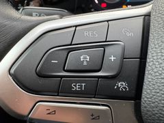 Fahrzeugabbildung Volkswagen Golf VIII Lim. Life Navi Sitzh ACC Lane Massage