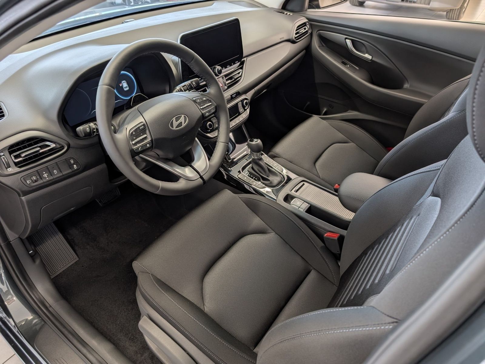 HYUNDAI i30 Kombi 1.6 T-GDI Trend Automatik SHZ Navi – Bild 39