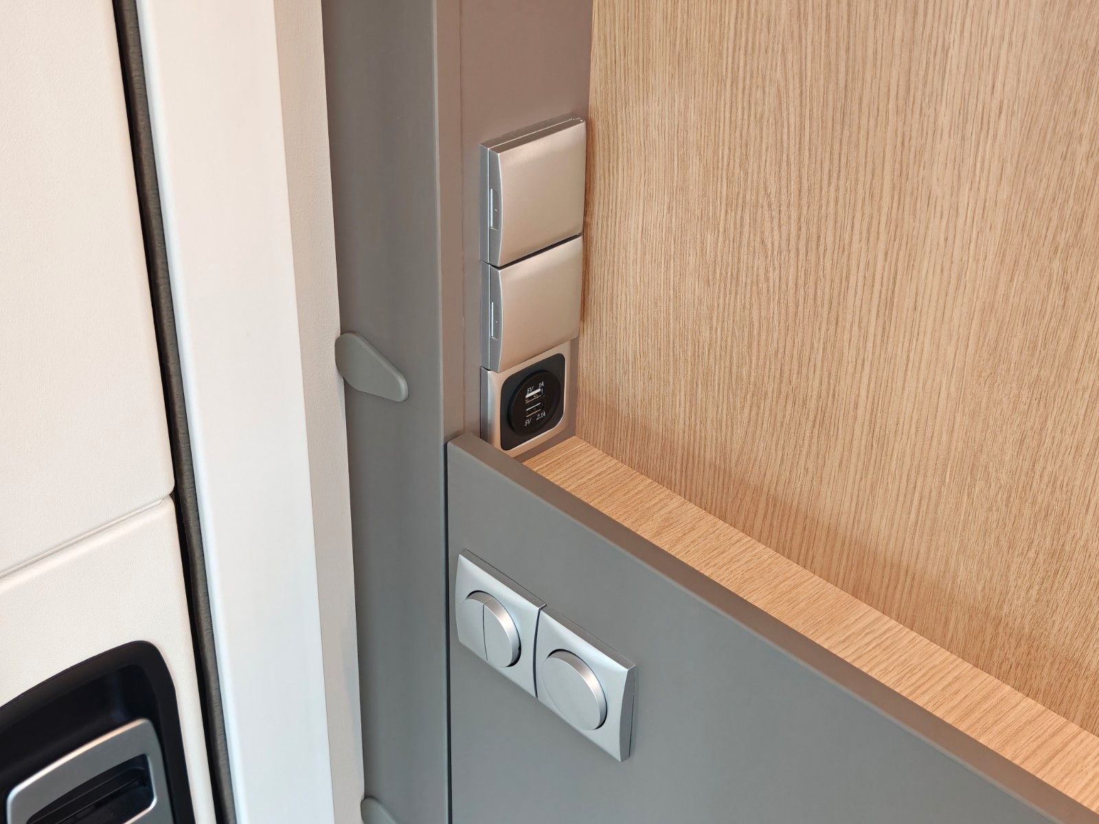 Fahrzeugabbildung LMC Tourer T 660 G -  663 70 Jahre, 140PS -
