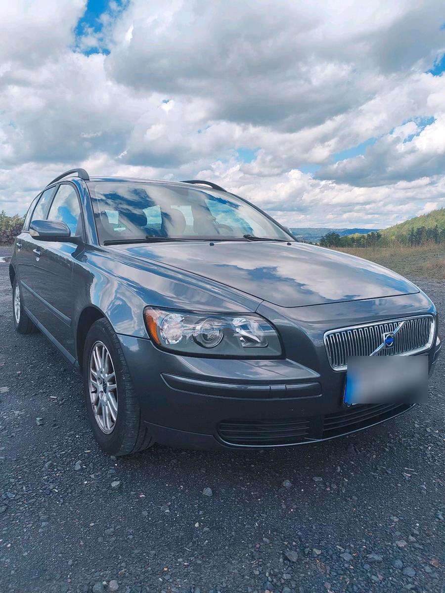 Volvo V50 2004 — rear view