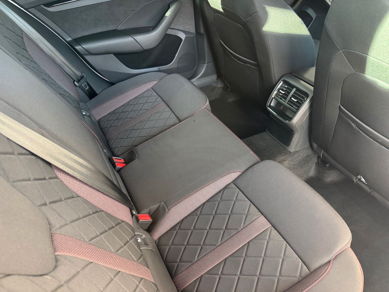 Fahrzeugabbildung SKODA Octavia Combi RS 2.0 TSI