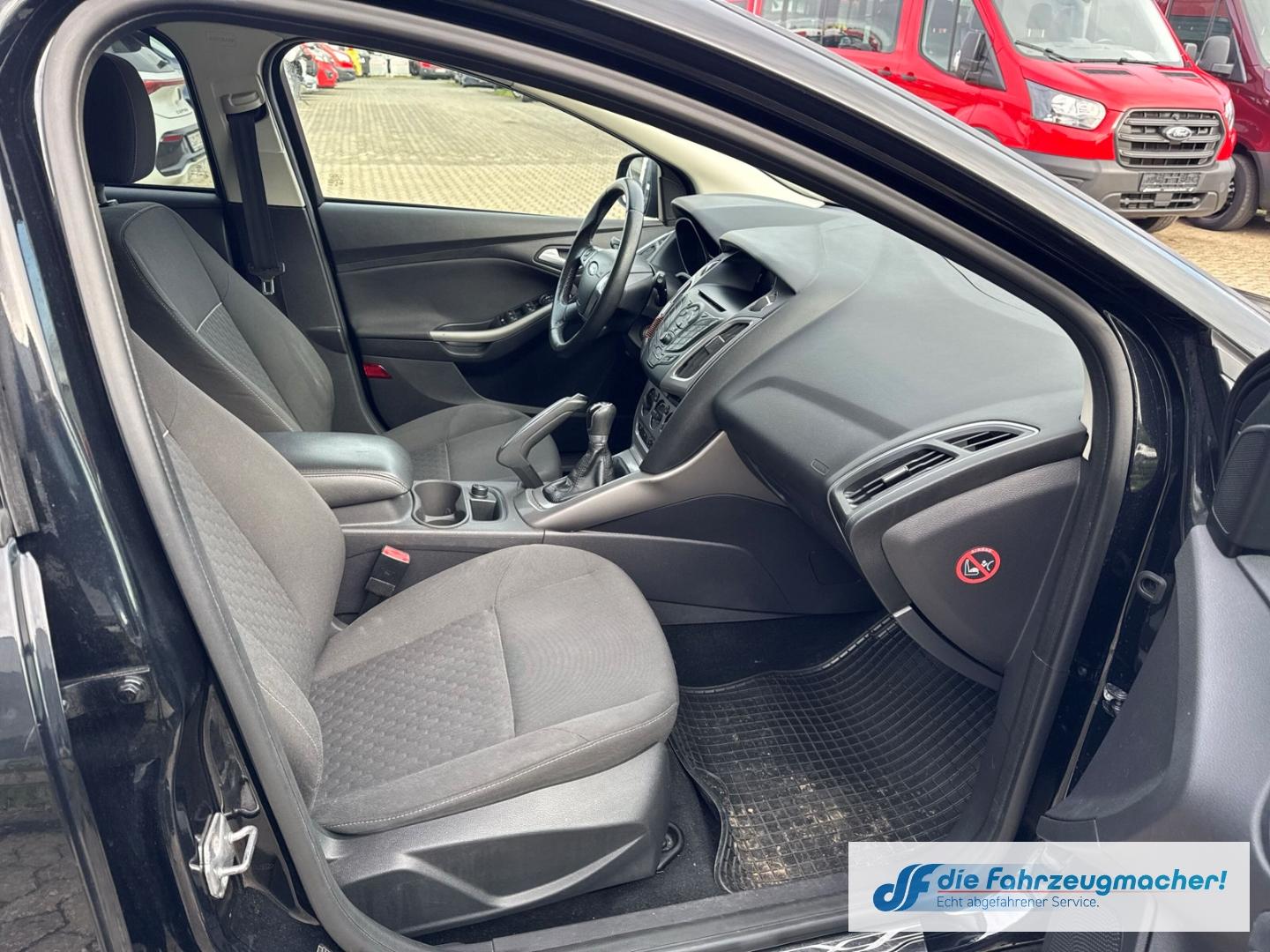 Ford Focus 2012 — photo 8