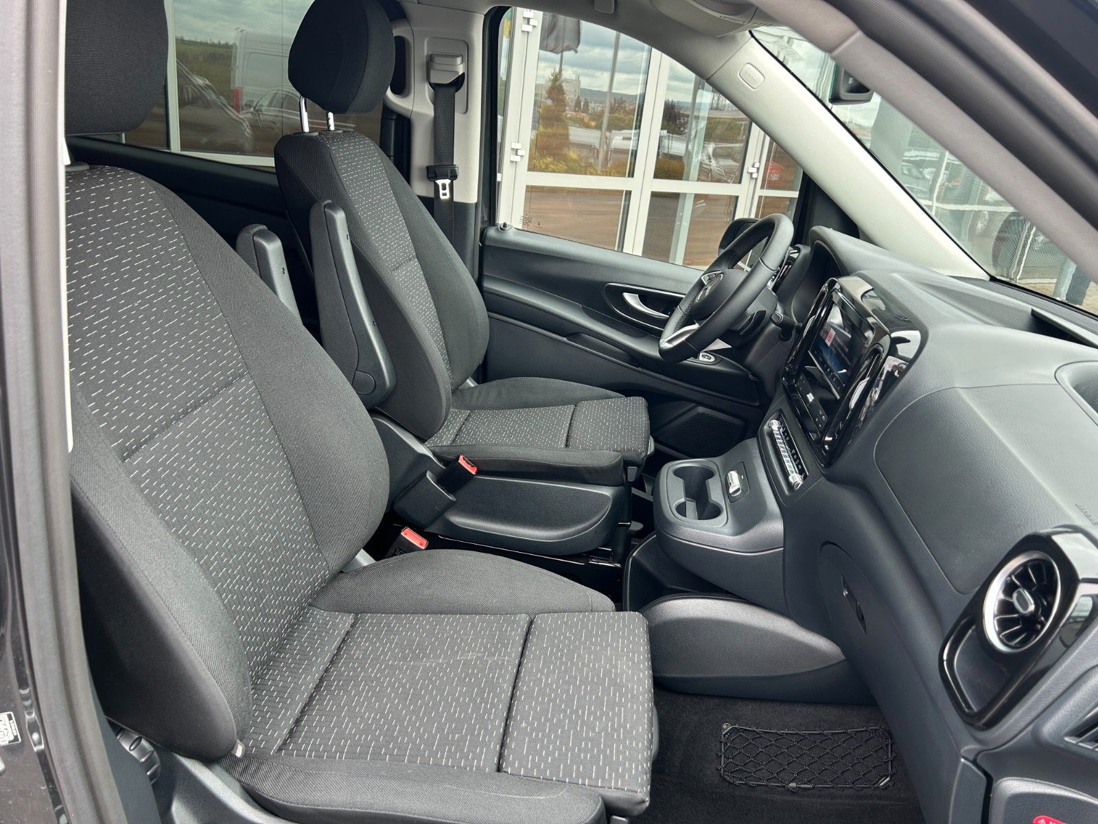 Fahrzeugabbildung Mercedes-Benz Vito 116 CDI Tourer Select 9G AHK2,5to LED