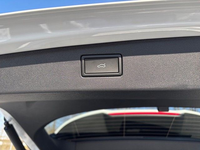 Fahrzeugabbildung Volkswagen Tiguan 1.5eTSI DSG R-Line AHK+PANO+KEYLESS+NAVI+