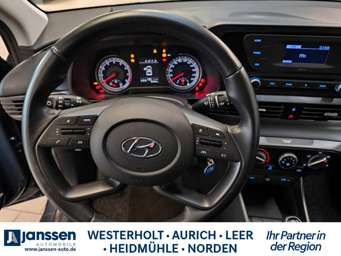 Fahrzeugabbildung Hyundai i20 Selec, Bordcomputer, Klima, Start-Stopp