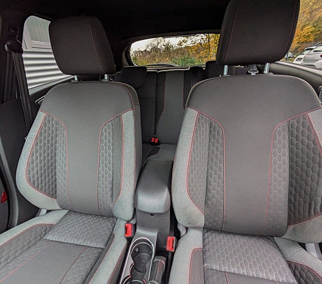 Fahrzeugabbildung Ford Fiesta ST-Line KLIMAAUT NAVI SITZH. 1.Hd