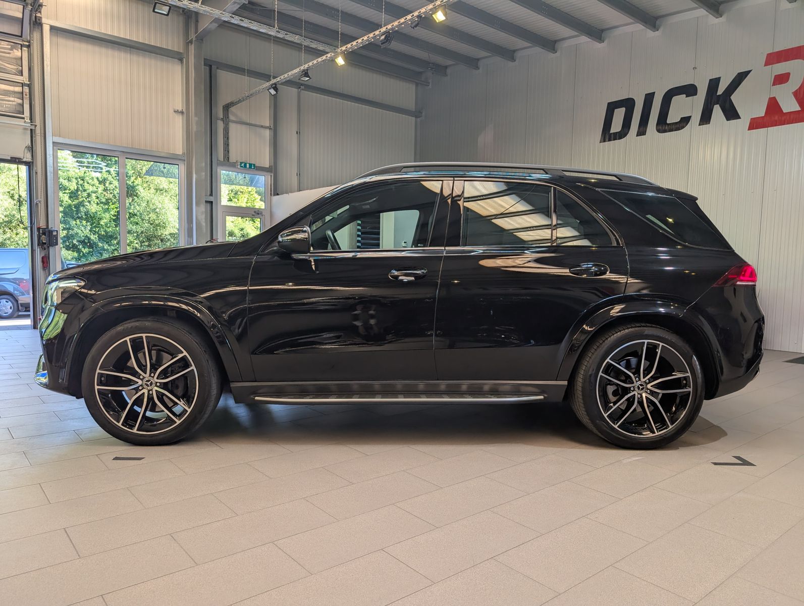Fahrzeugabbildung Mercedes-Benz GLE 450 AMG 4M*AIRMATIC*LED*BURMESTER*CAM*NIGHT*