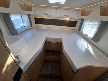 Sunlight Adventure T 68 Combi 6E TV-Paket AWT isoliert 8G