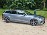 Volvo V60 D4 AWD Geart. R Design NAVI PANO AHR SOUND
