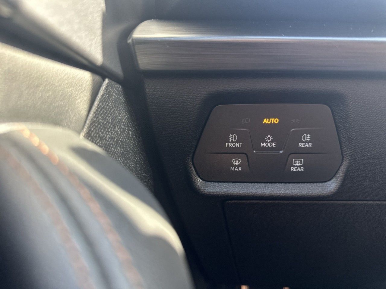 Fahrzeugabbildung CUPRA Formentor VZ 2.0 TSI 4Drive 310 PS*ACC* - mit KI generiert/bearbeitet