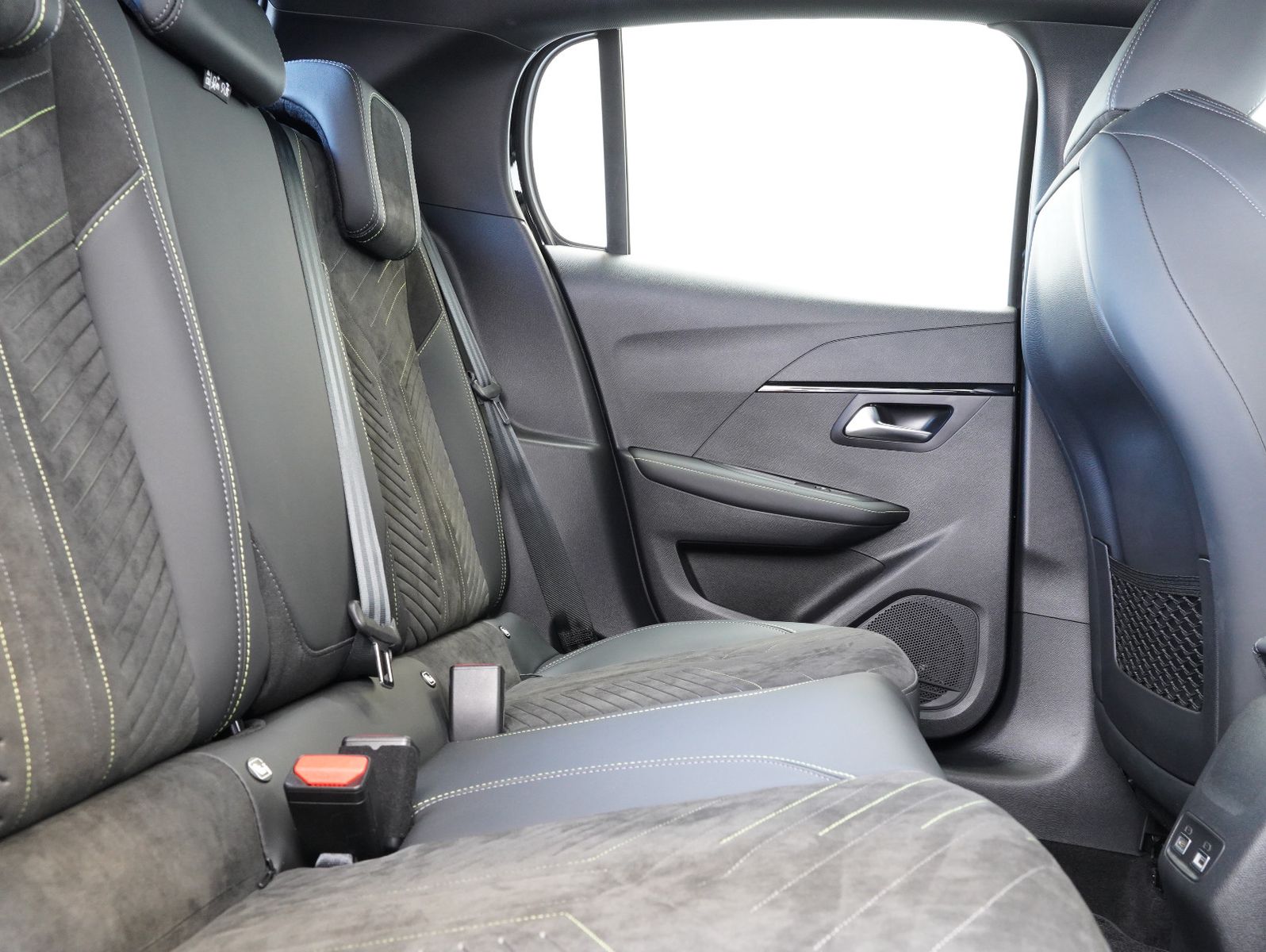 Fahrzeugabbildung Peugeot e-208 GT LED/NAVI/CARPLAY/DAB/11KW/SOH