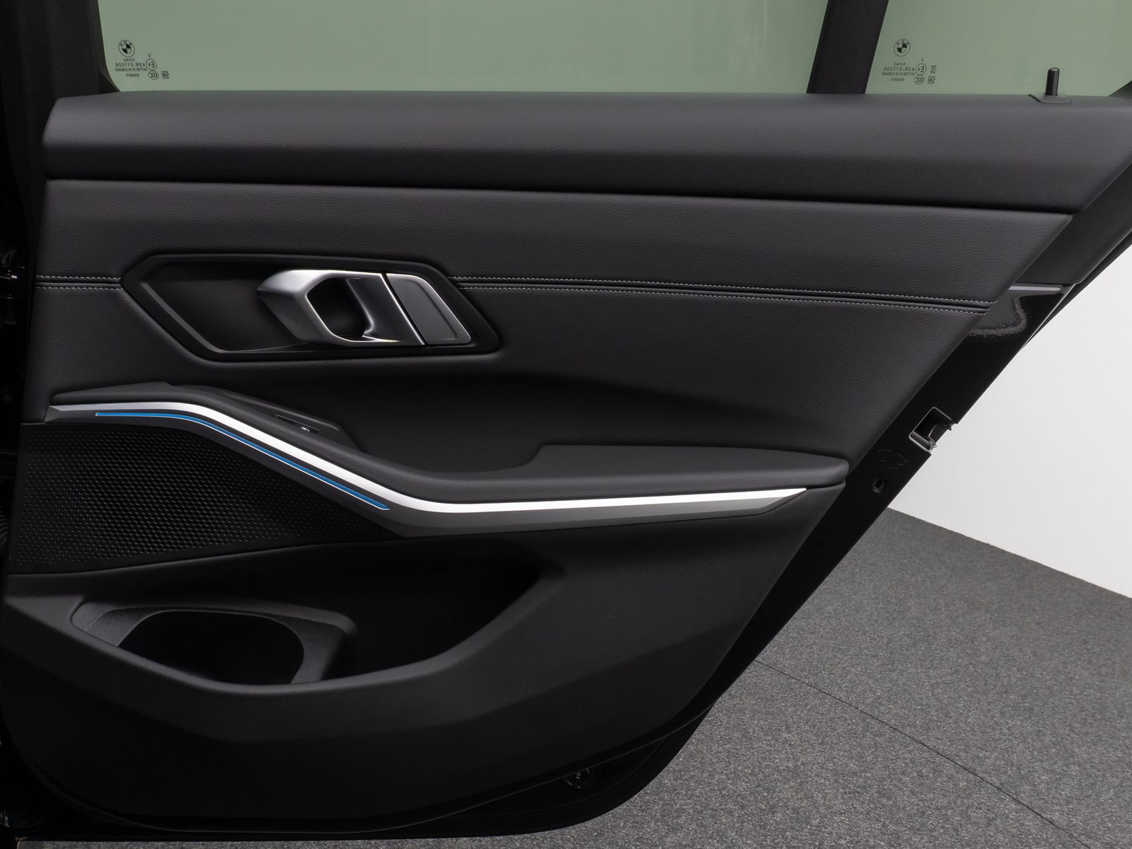 Fahrzeugabbildung BMW 330d Kamera DAB HiFi Leder Sport AdaptLED 18Zoll