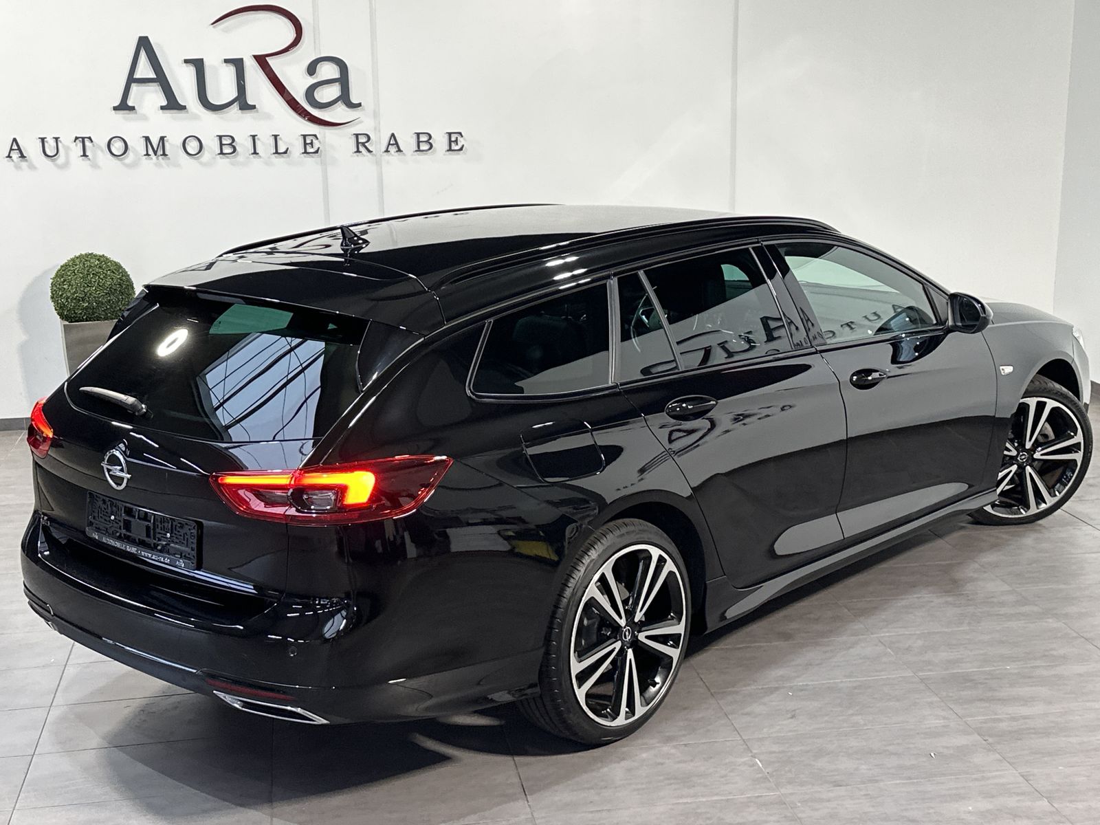 Fahrzeugabbildung Opel Insignia SpT 2.0 D Ultimate OPC+NAV+LED+AHK+20ZO
