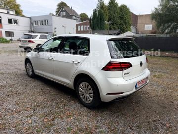 Volkswagen Golf - 6