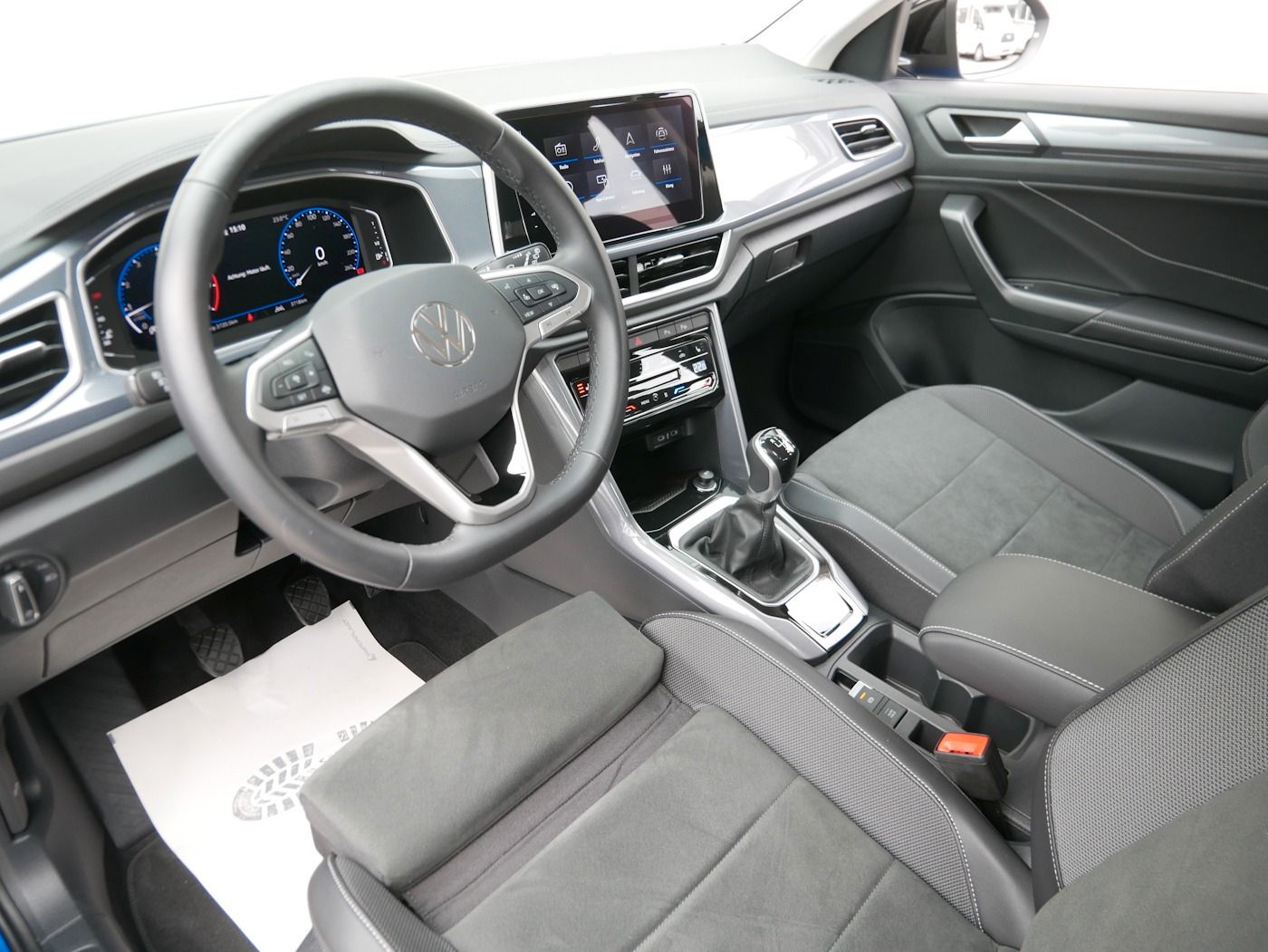 Fahrzeugabbildung Volkswagen T-Roc 1.5 Style NEU43T Standhz MATRIX ACC Kamera
