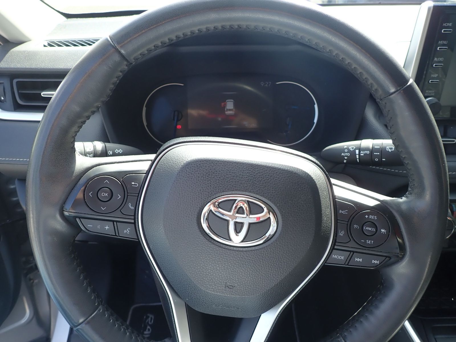 Fahrzeugabbildung Toyota RAV 4 Hybrid 4x2 Team Deutschland/AHK/KAMERA