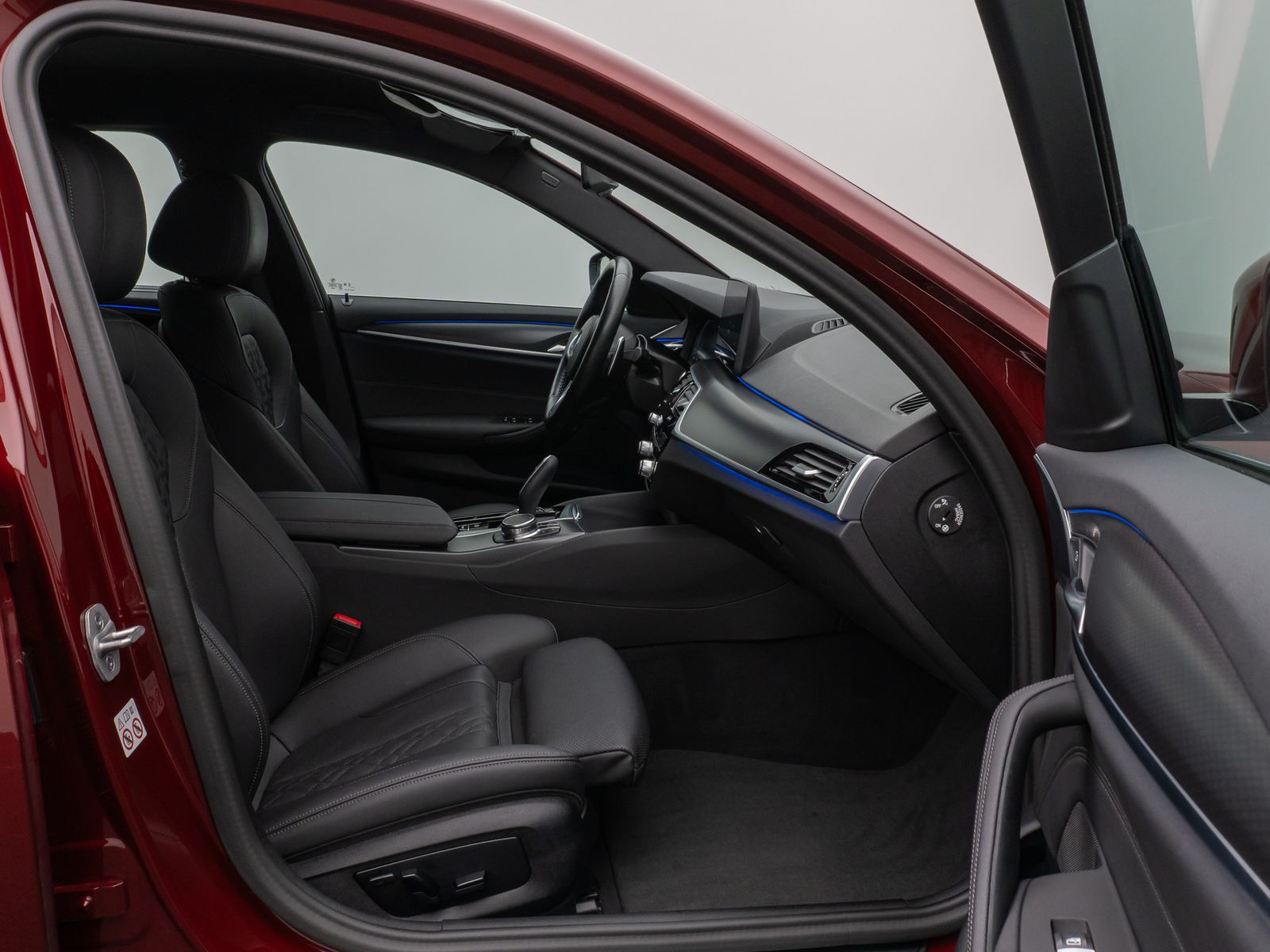 Fahrzeugabbildung BMW 520d xD M Sport Kamera HUD DAB Alarm Individual