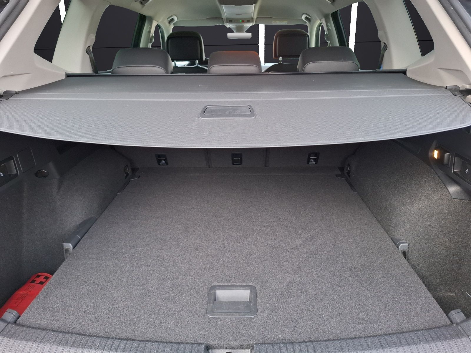 Fahrzeugabbildung Volkswagen Tiguan Allspace TDI Highline 4M DSG R-Line LED A