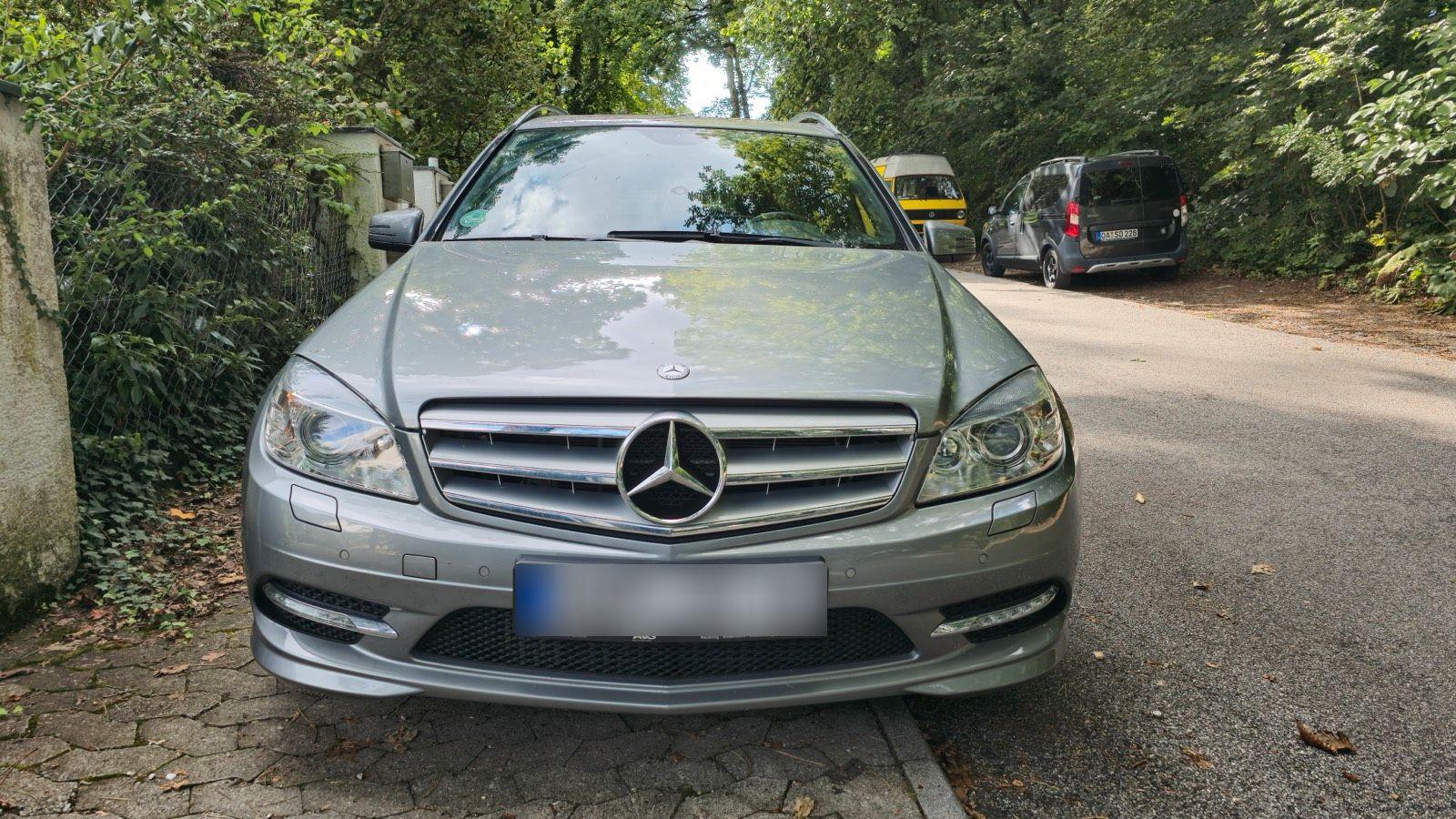Mercedes-Benz C250 2011 — вигляд ззаду