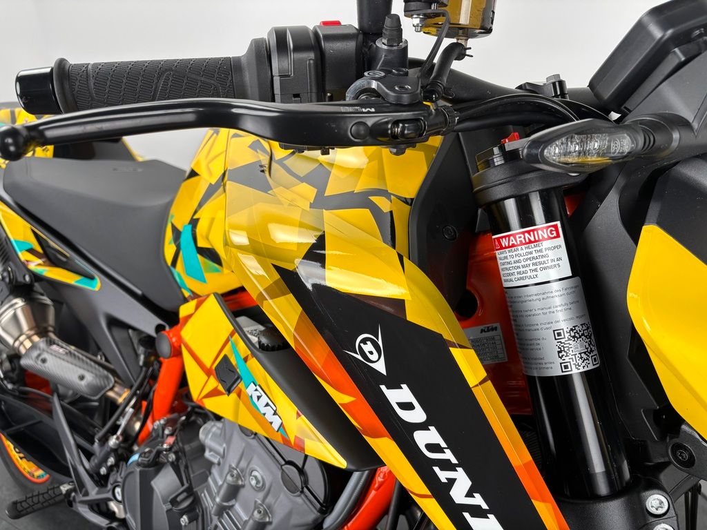 Fahrzeugabbildung KTM 890 DUKE R *DUNLOP-EDITION *SC-PROJECT