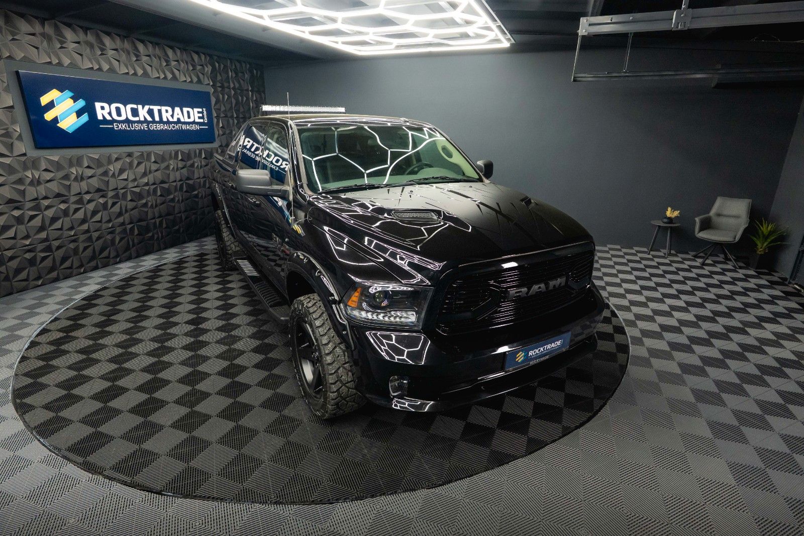 Fahrzeugabbildung Dodge RAM 5.7 V8 HEMI 4x4 OFFROAD Night-Paket *LED*AHK