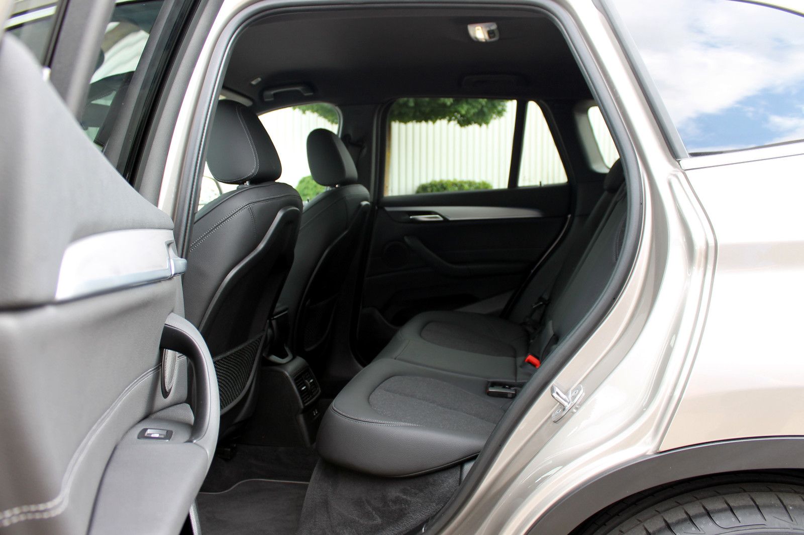 Fahrzeugabbildung BMW X1 xDrive 25e Sport Line Steptr ACC NAVI PDC KAM