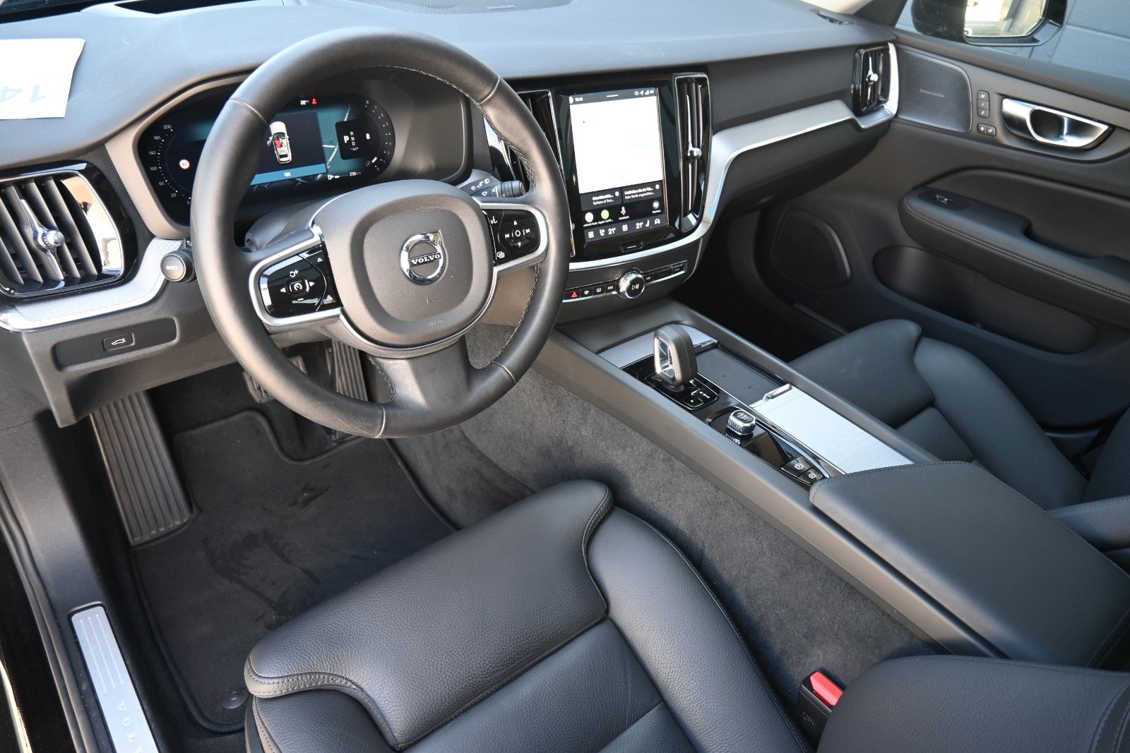 Fahrzeugabbildung Volvo V60 B4 DKG Plus Dark*HuD*PANO*360°*ACC
