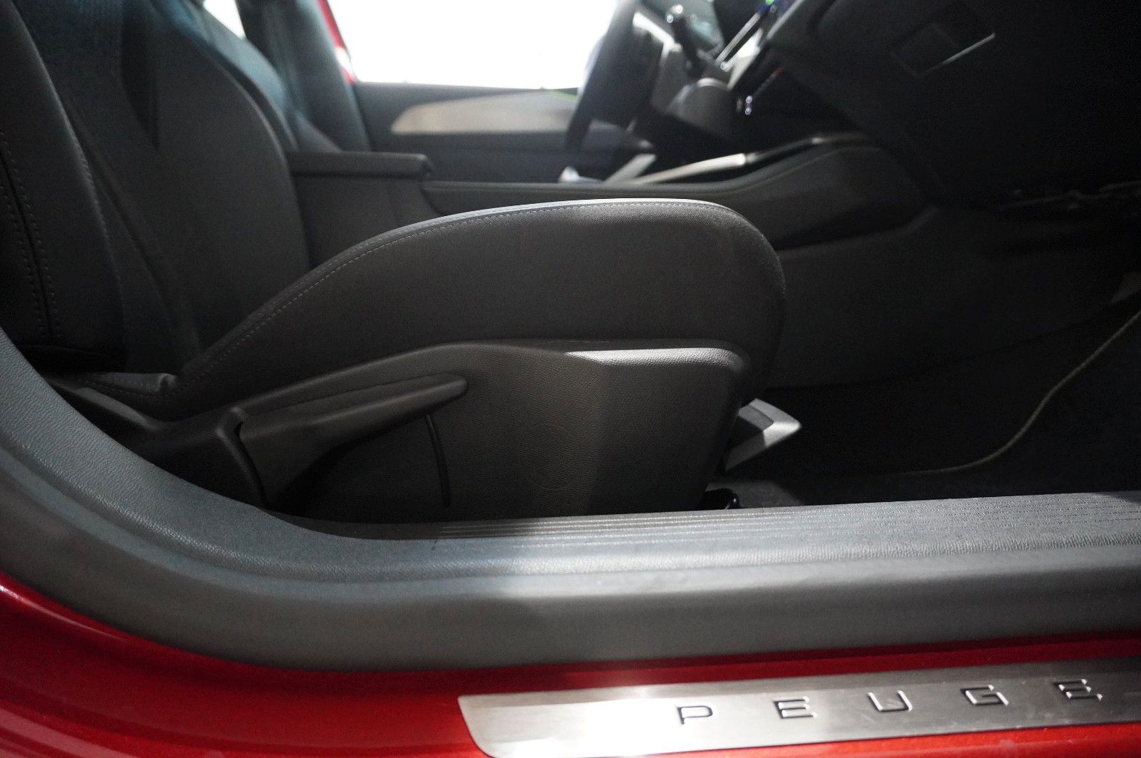 Fahrzeugabbildung Peugeot 308 SW 1.5D GT SPORT NAVI/LED/KAMERA/VIRT./DAB+