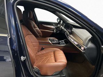 BMW 740 - 12
