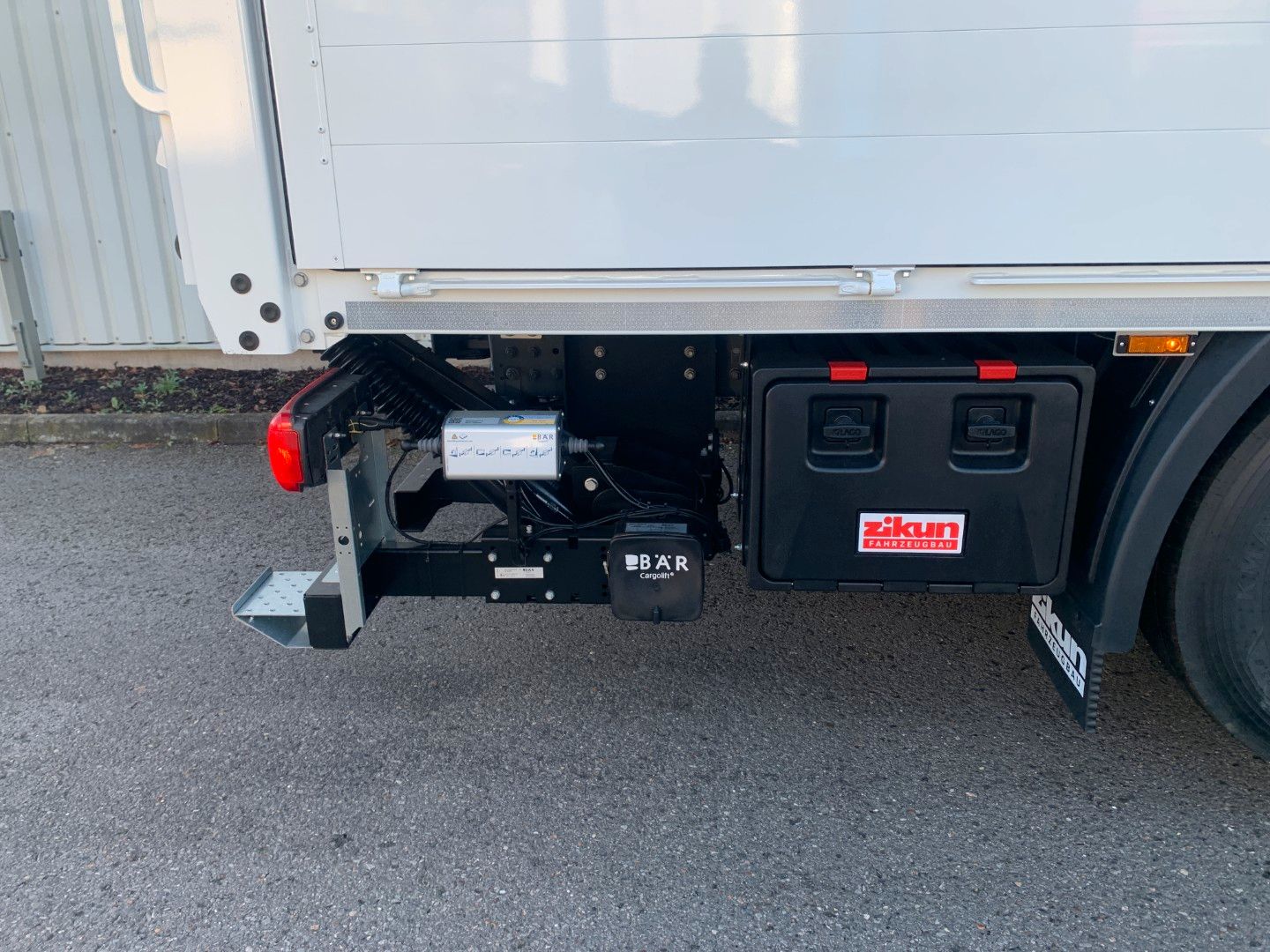 Fahrzeugabbildung DAF XD 450 FAN Swing-Board-Aufbau