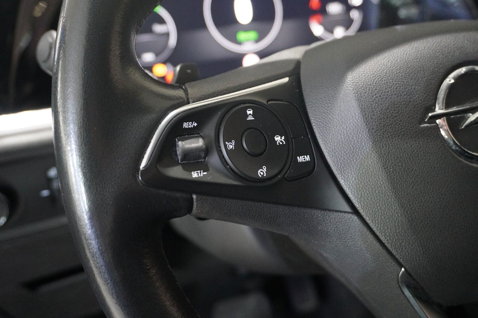 Fahrzeugabbildung Opel Grandland (X) 1.6 HYBRID 4X4 ULTIM. NAVI/360°/SH