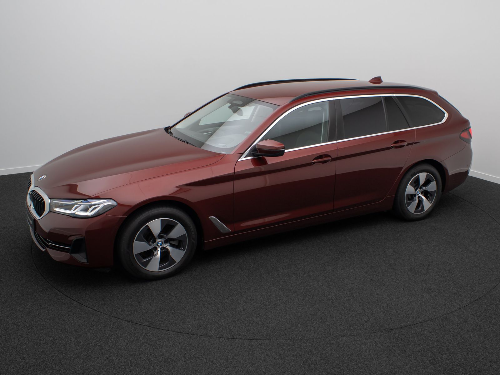 Fahrzeugabbildung BMW 520d xD HUD DAB Kamera HiFi Laser Sport AHK Komf