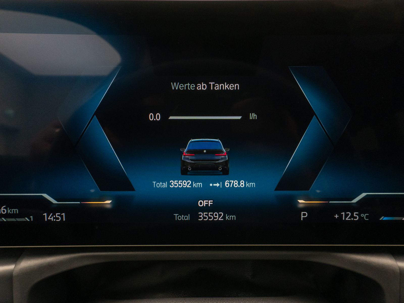 Fahrzeugabbildung BMW 330i M Sport HUD DAB H/K PDC Komfort Alarm 19"