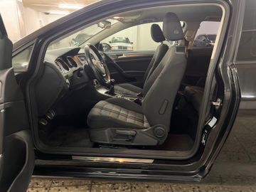 Volkswagen Golf - 11