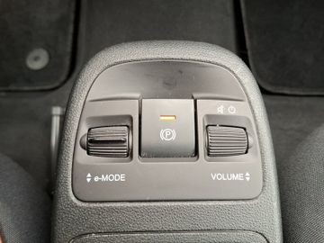 Fiat 500 e Icon KeyLess+Navi+SHZ+LM+SoundSys+SpurH