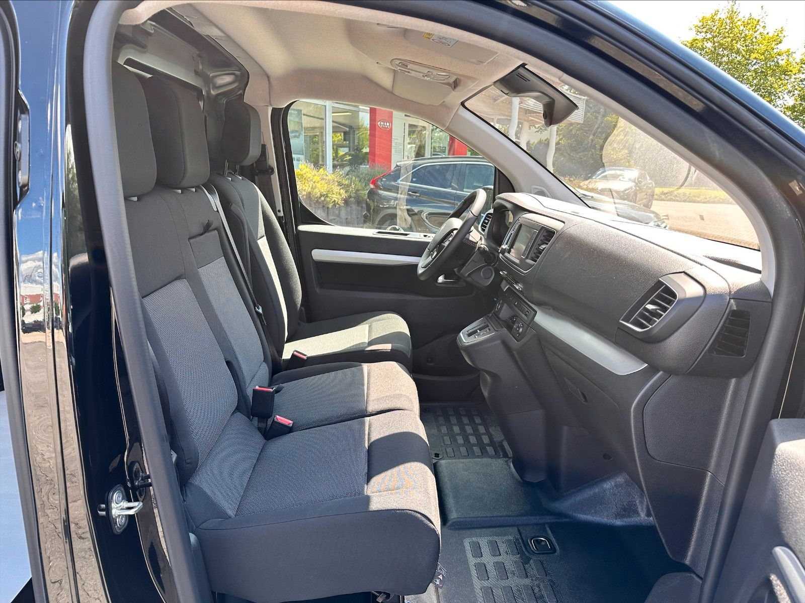 Fahrzeugabbildung Citroën e-Jumpy Kasten Standard 75KWh Navi Sítzhzg