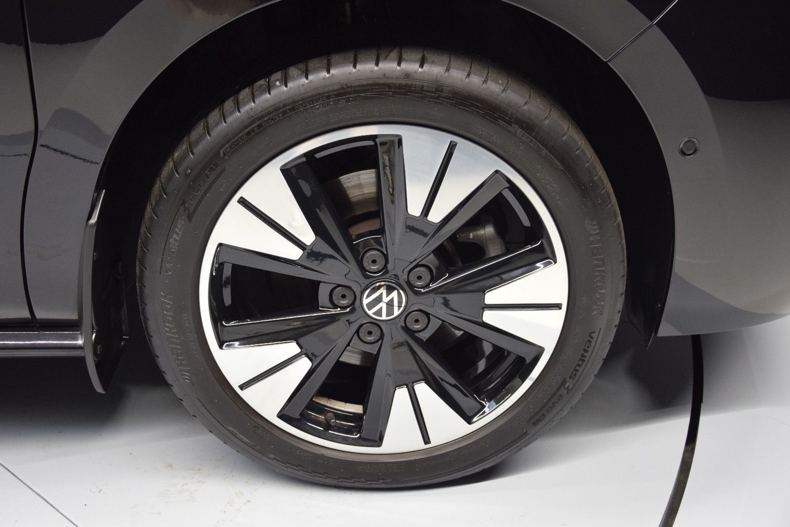 Fahrzeugabbildung Volkswagen T7 Multivan Pano ACC AHK DCC HK HuD 3-Zonen