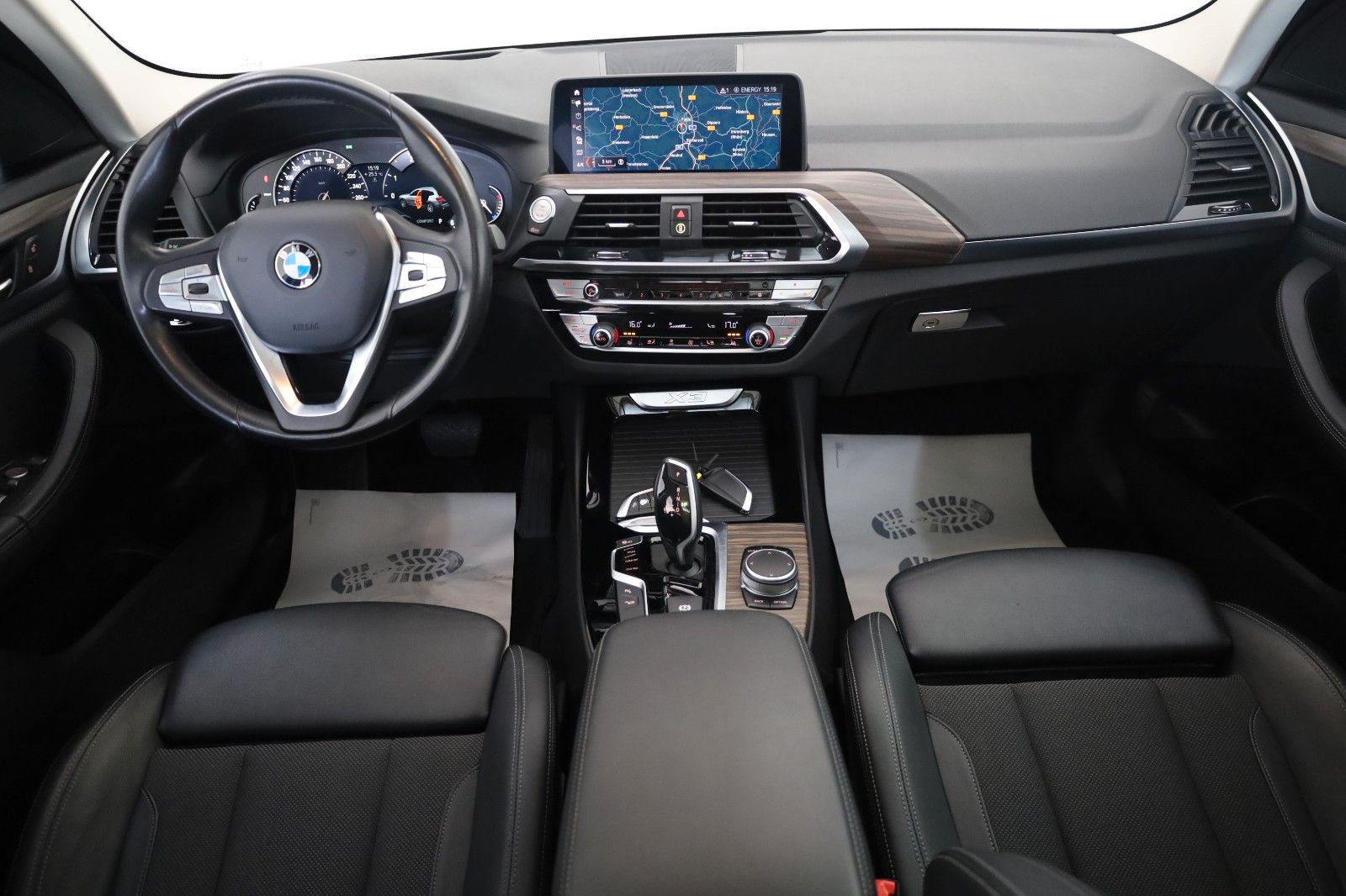 Fahrzeugabbildung BMW X3 xDrive 20d Advantage,Leder,Navi,HUD,PanoD,AHK