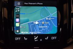 VOLVO XC60 D5 AWD~R Design~Leder~Business~I-safe~21"