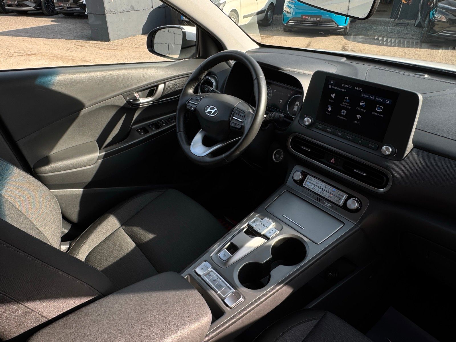 Fahrzeugabbildung Hyundai KONA E Select SHZ LHZ LKA ACC Navi CarPlay Wifi