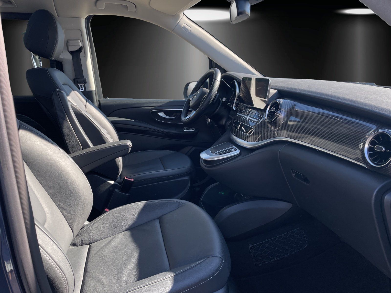 Fahrzeugabbildung Mercedes-Benz EQV300 L AVANTGAR Pano DISTRO Sitzklima AIRMATIC