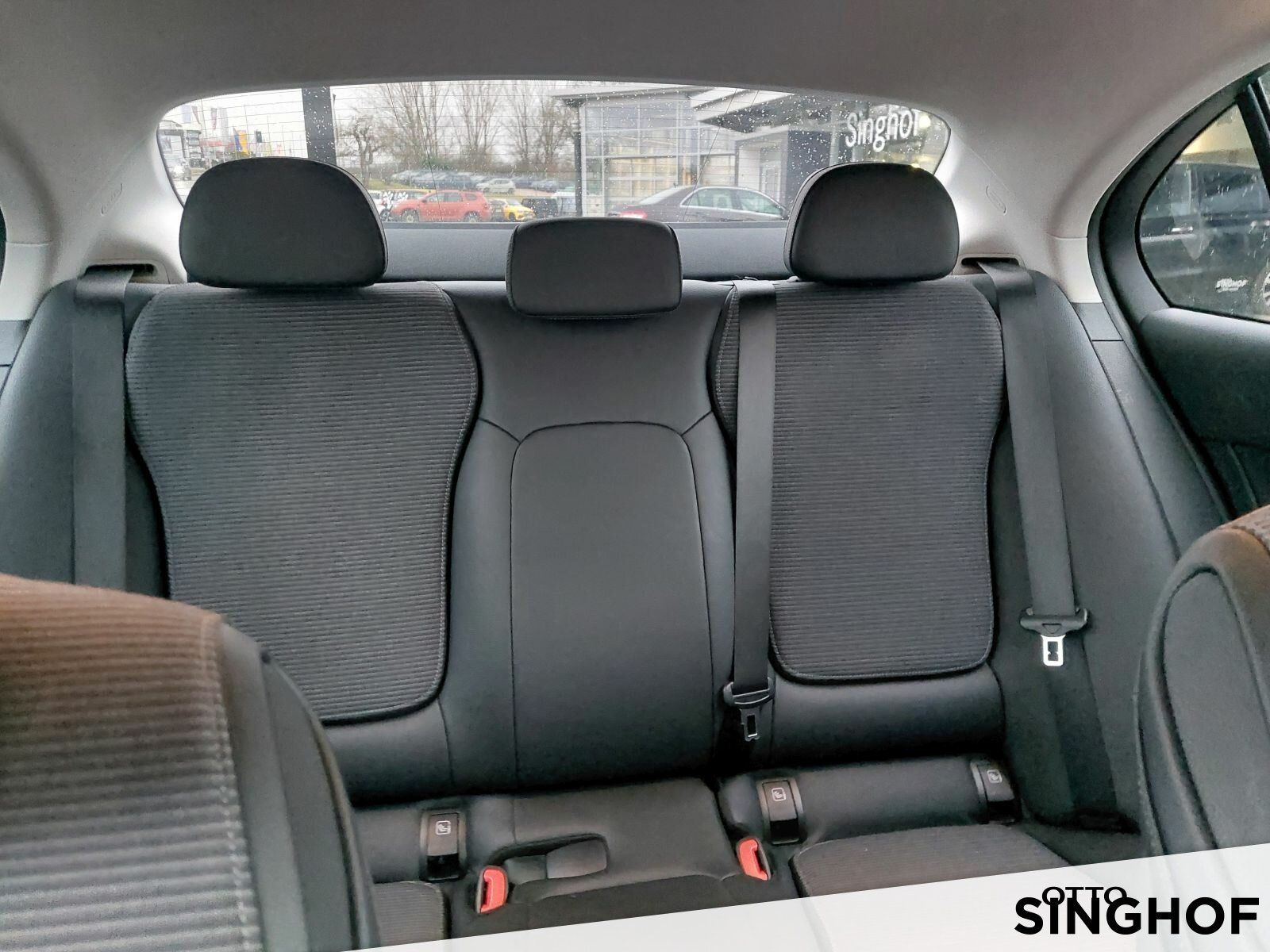 Fahrzeugabbildung Mercedes-Benz C 300 Avantgarde +Night+ LED digital+Distronic+