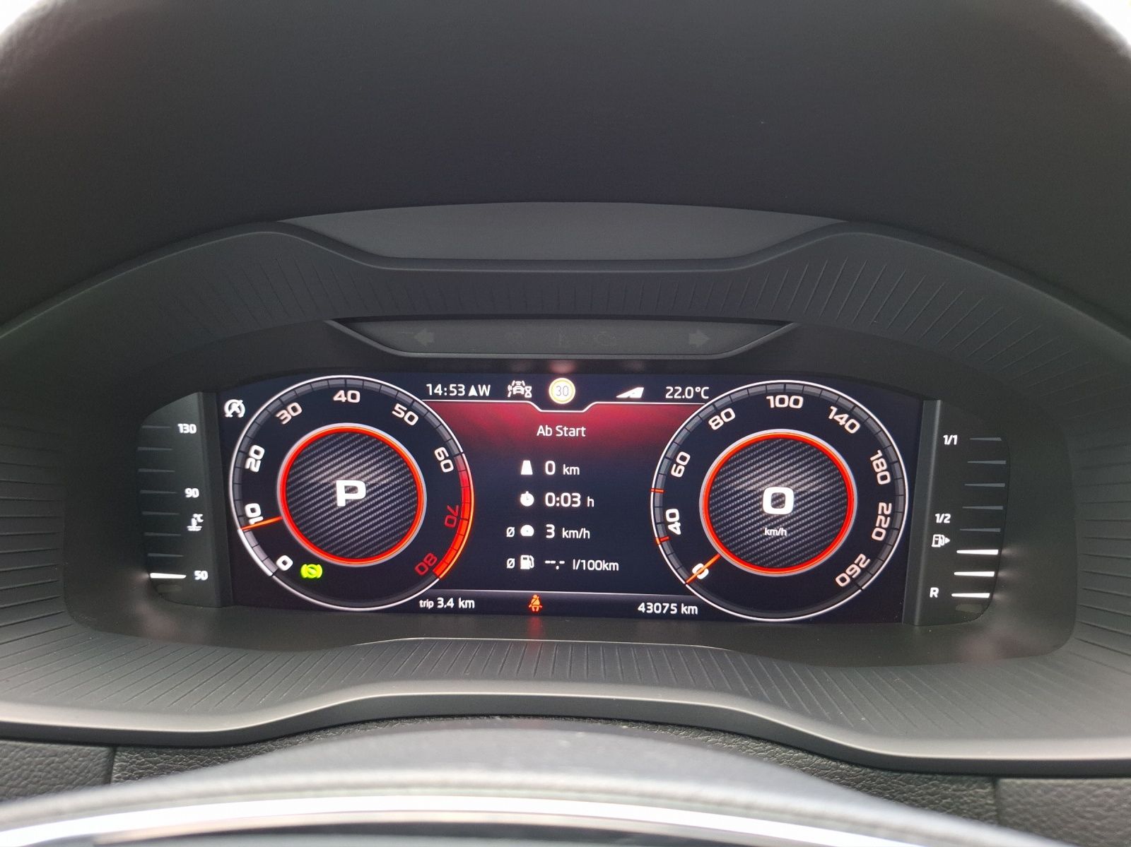 Fahrzeugabbildung SKODA Karoq TSI Sportline DSG 4x4 LED AHK Navi PANO AC
