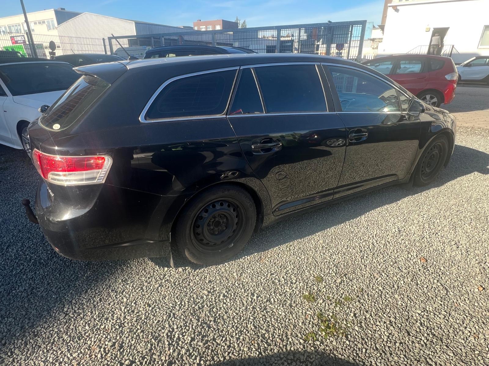 Toyota Avensis 2011 — photo 7