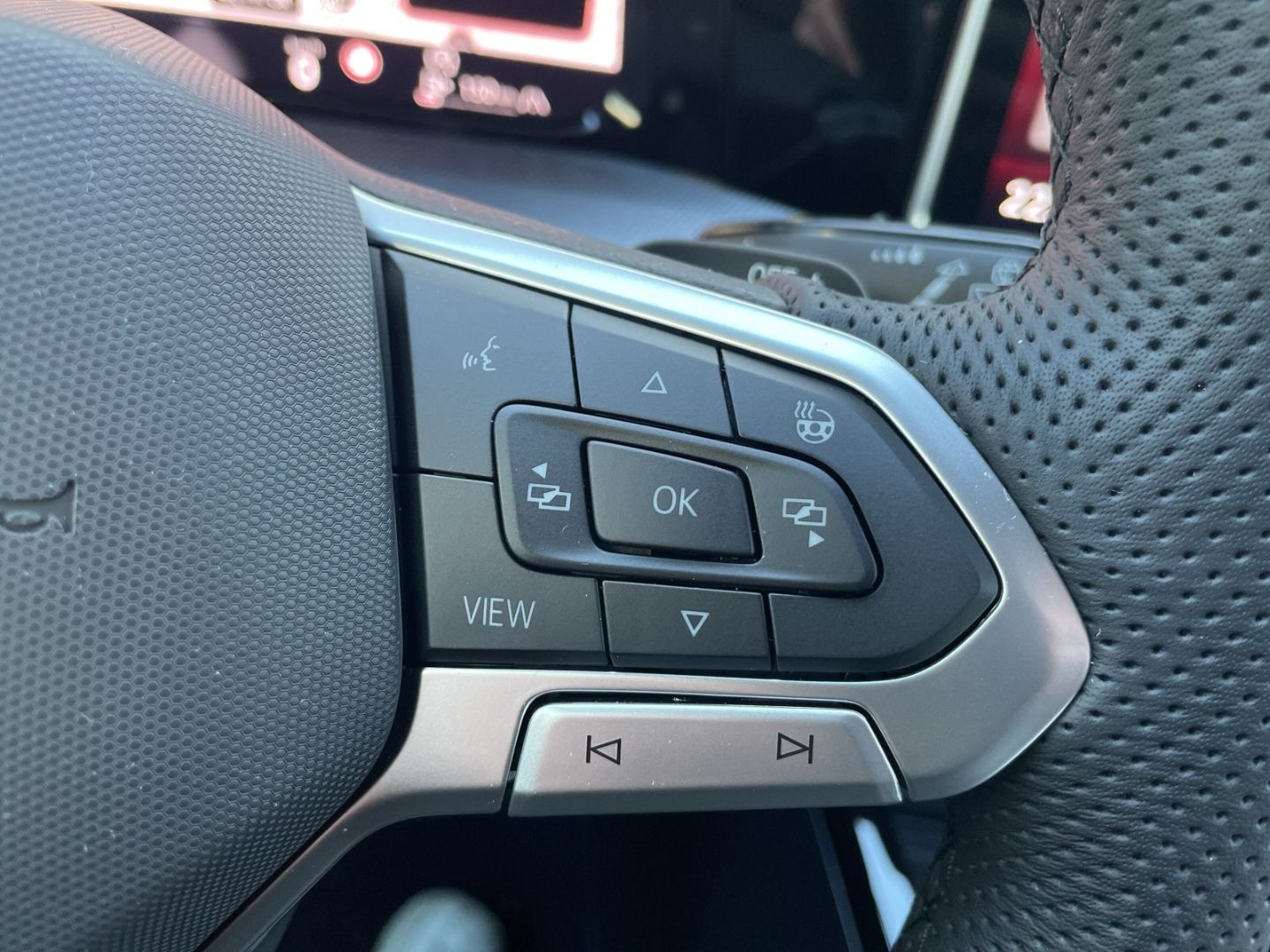 Golf VIII R-Line 2.0TDI DSG H&K/AHK/Pano/HUD/Nav