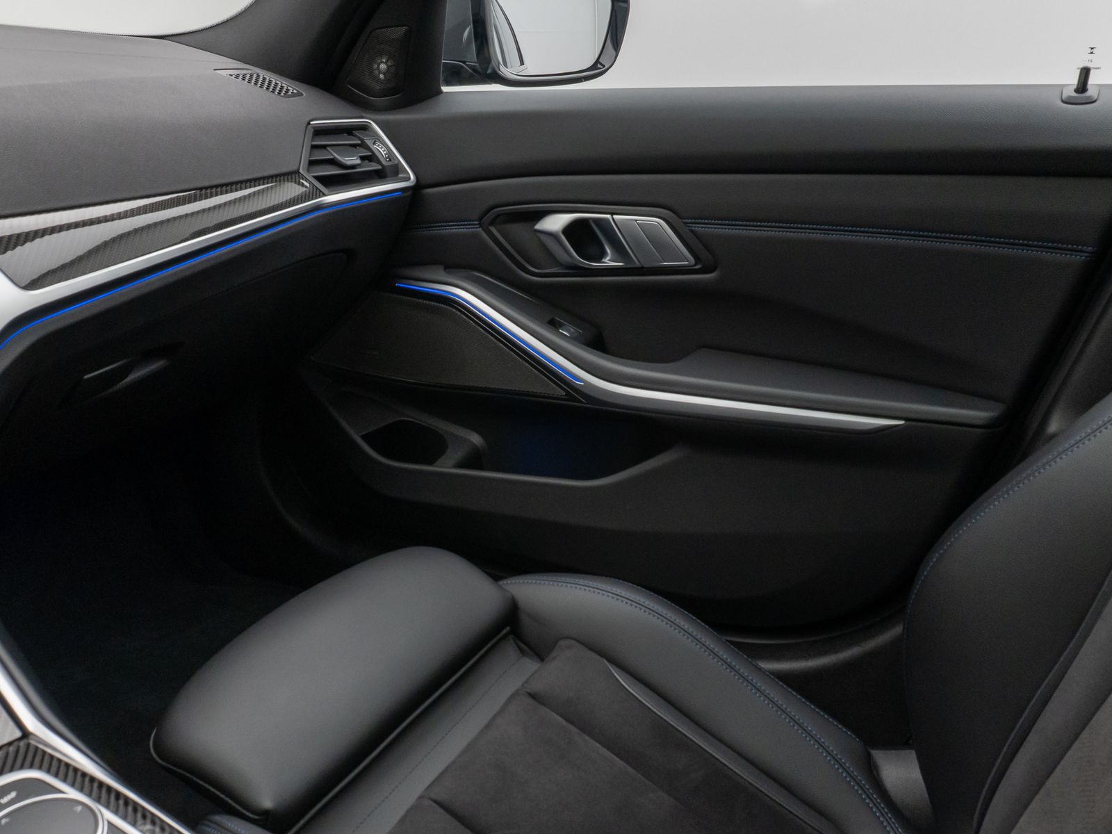 Fahrzeugabbildung BMW 320i M Sport Panorama Kamera DAB H/K AHK 19Zoll